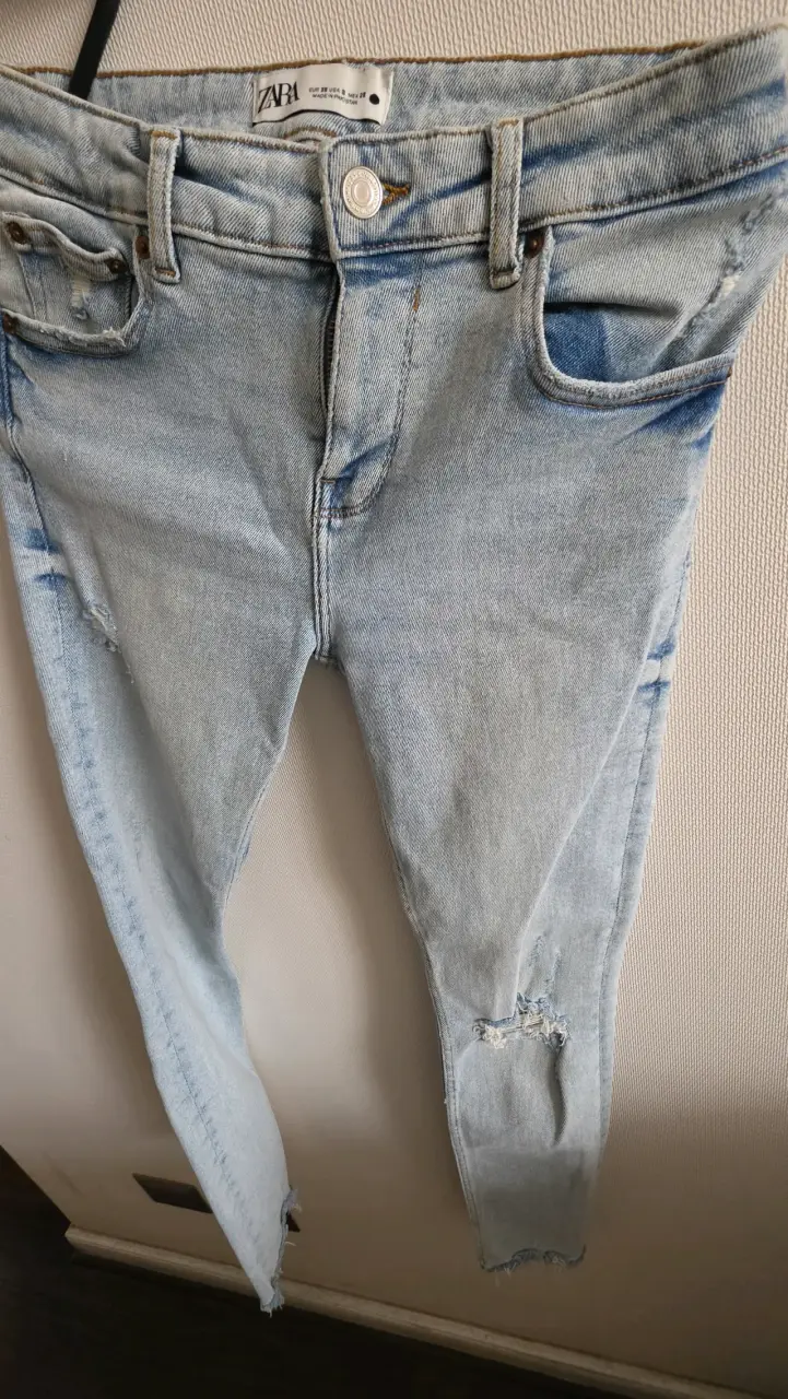 Jeans Zara desgastados para mujer - 1