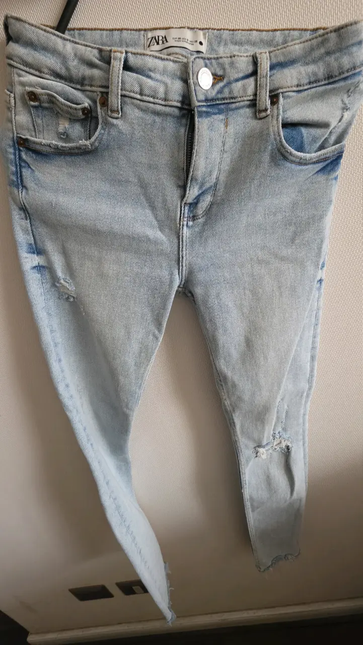 Jeans Zara desgastados para mujer - 2