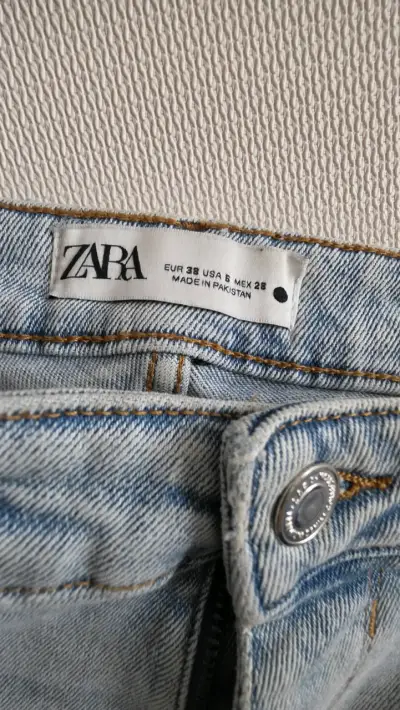 Jeans Zara desgastados para mujer - miniatura 3