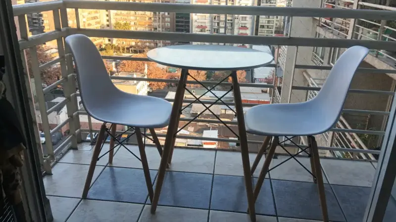 Set de mesa y sillas para balcón moderno