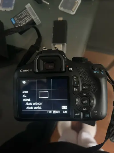 Cámara Canon EOS t6 con accesorios completos - miniatura 5