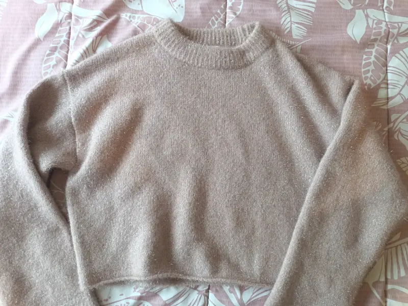 Suéter de mujer estilo crop marca H&M - 2