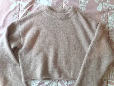 Suéter de mujer estilo crop marca H&M - miniatura 2