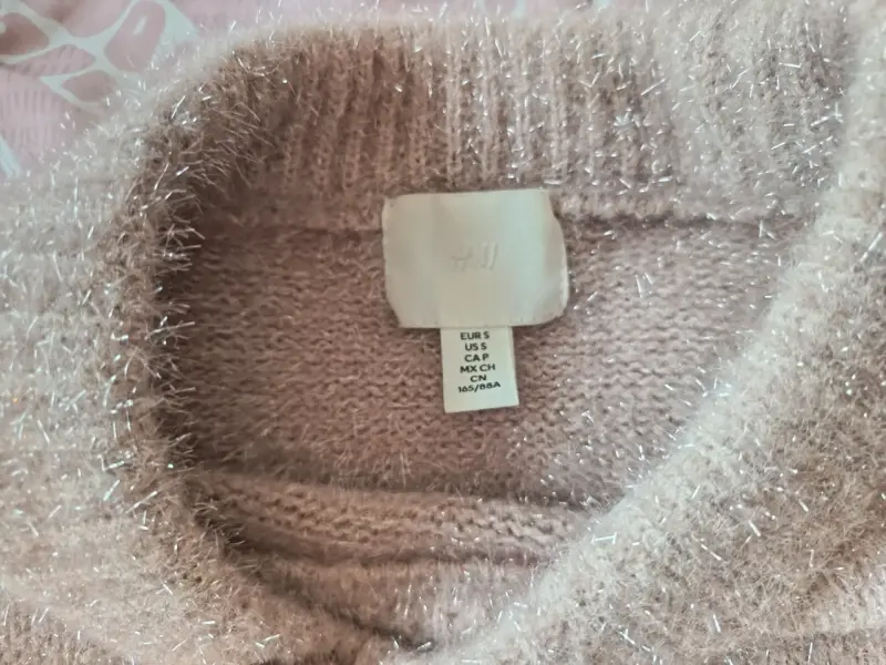 Suéter de mujer estilo crop marca H&M - 3