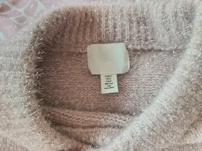 Suéter de mujer estilo crop marca H&M - miniatura 3