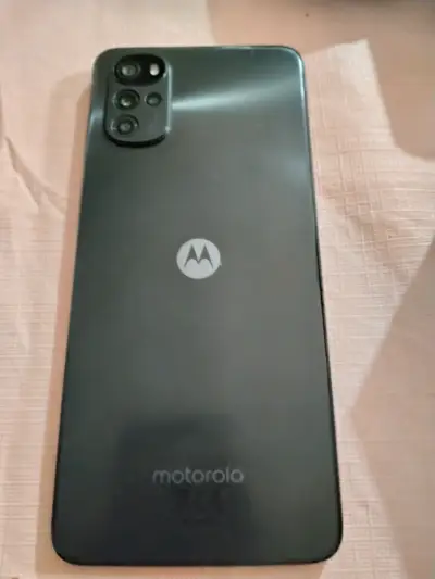 Smartphone Motorola con triple cámara - miniatura 1