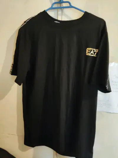 Polera negra EA7 para hombre - miniatura 1