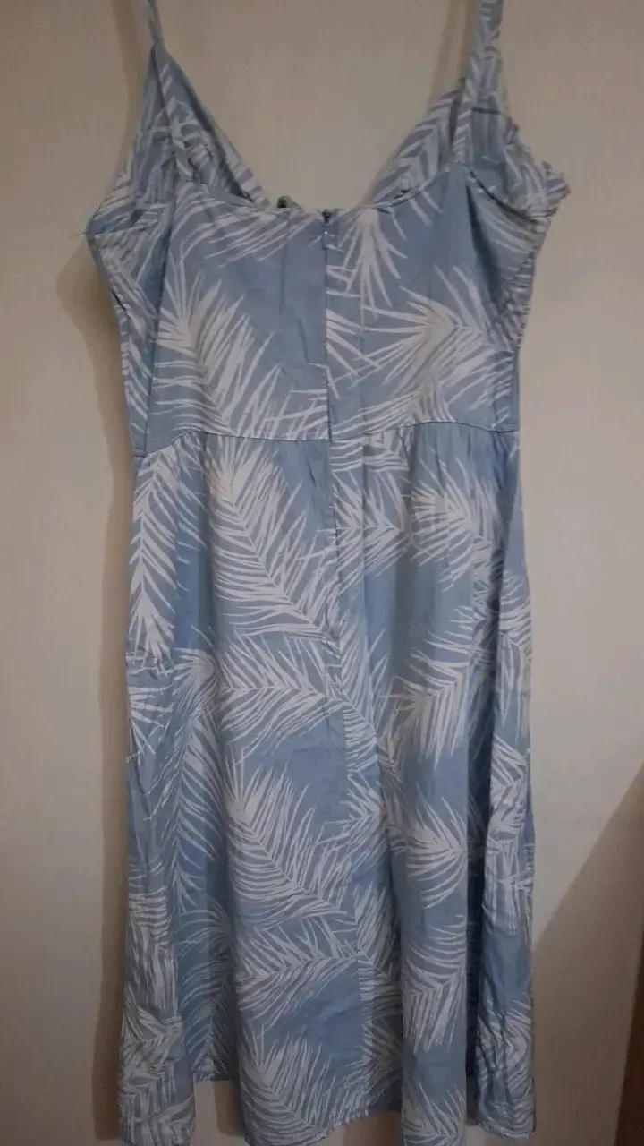 Vestido de verano azul con estampado de hojas - 2
