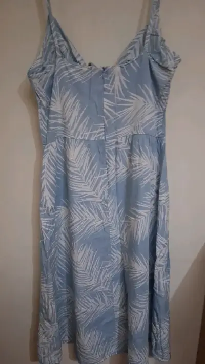 Vestido de verano azul con estampado de hojas - miniatura 2