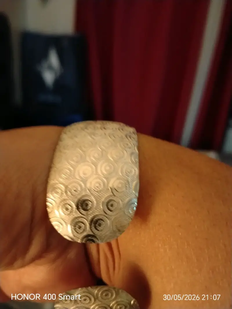 Brazalete de plata con diseño circular - 1