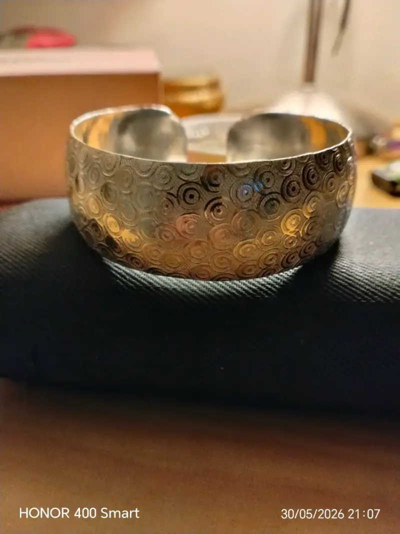 Brazalete de plata con diseño circular - 3
