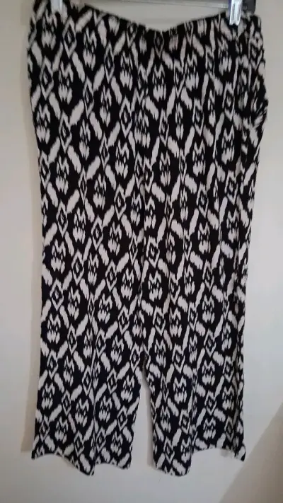 Pantalones de lino estampados en blanco y negro - miniatura 2