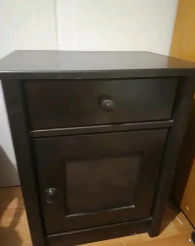 Cama 1/2 con colchón en buen estado y velador - miniatura 2