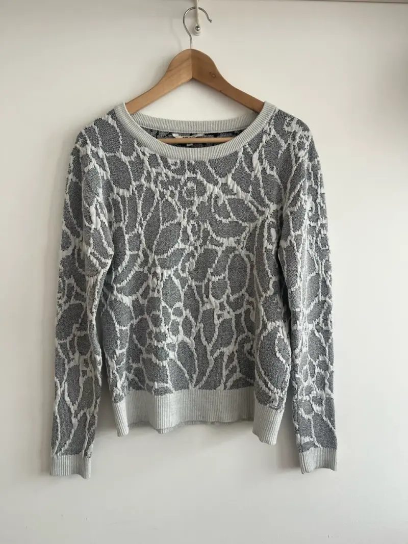 Suéter beige con diseño - 1