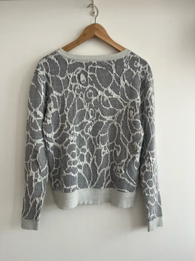 Suéter beige con diseño - 2