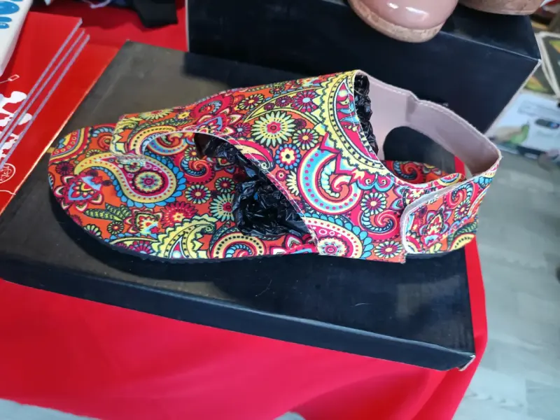 Sandalias de verano con diseño colorido - 1