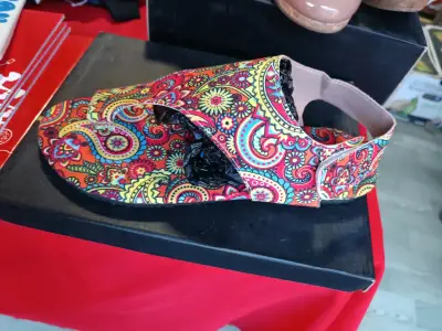 Sandalias de verano con diseño colorido - miniatura 1