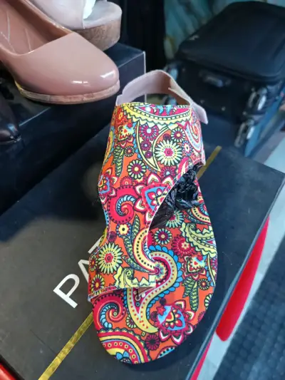 Sandalias de verano con diseño colorido - miniatura 2