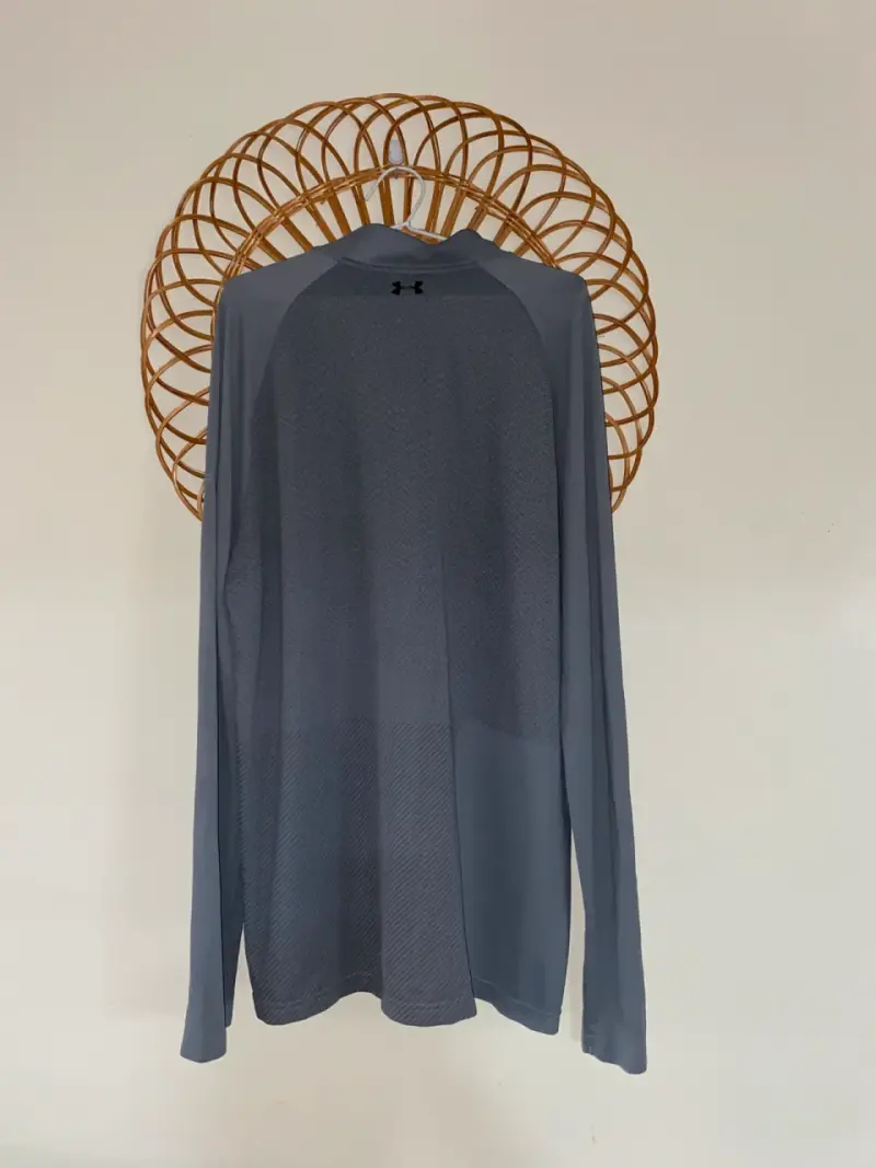 Polera deportiva gris Under Armour - 2