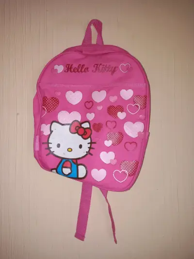 Mochila infantil Hello Kitty rosa con corazones - miniatura 1