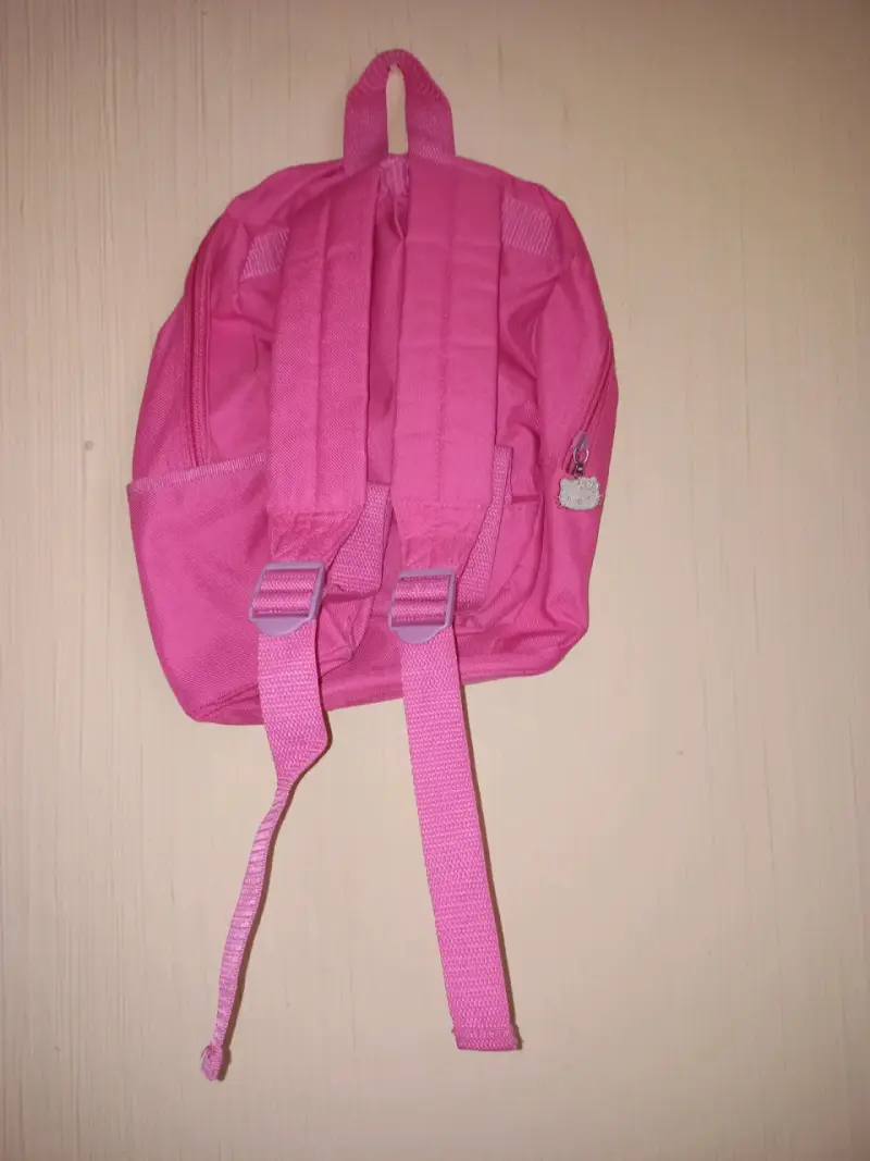 Mochila infantil Hello Kitty rosa con corazones - 2