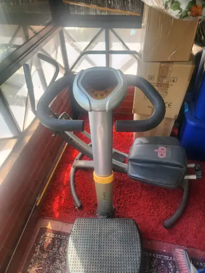 Máquina de ejercicios vibratoria BH Fitness - miniatura 2