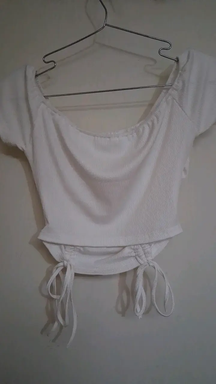 Top blanco con fruncidos y lazos - 2