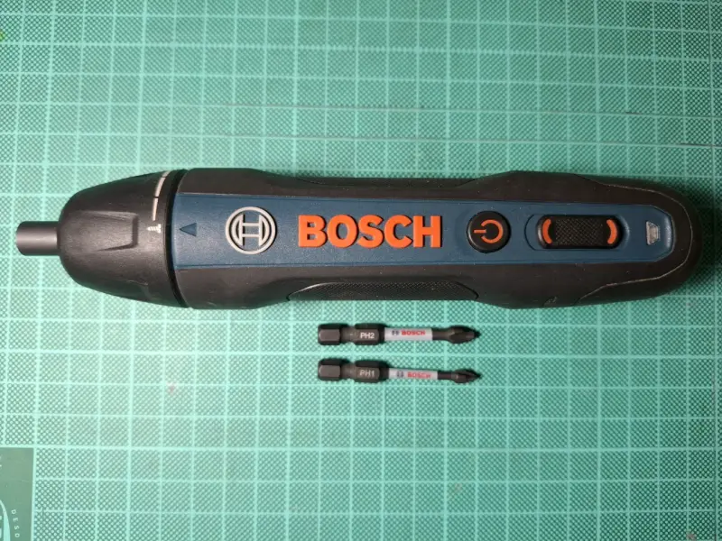 Destornillador Eléctrico Bosch con Accesorios - 1