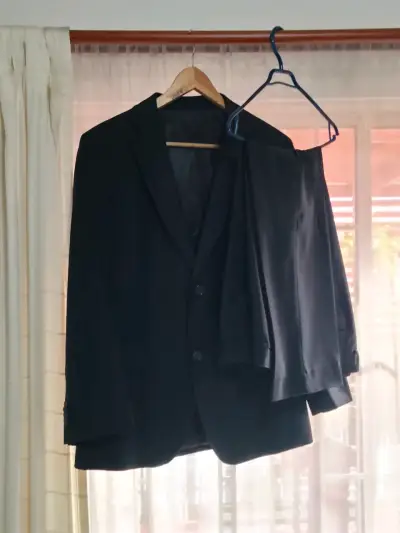 Elegante blazer negro para hombre - miniatura 2
