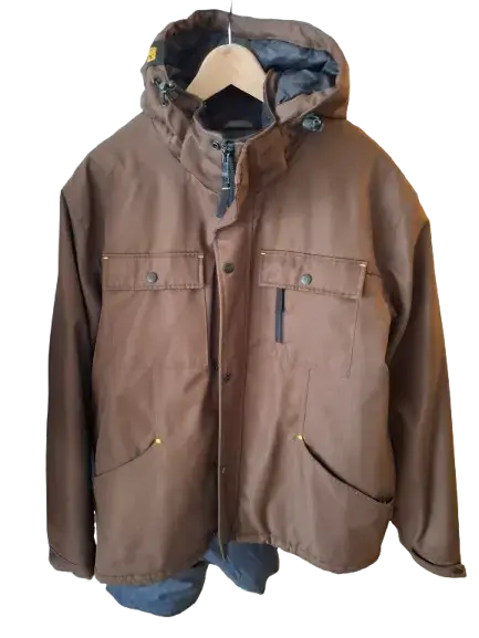 Chaqueta café con capucha. - 1