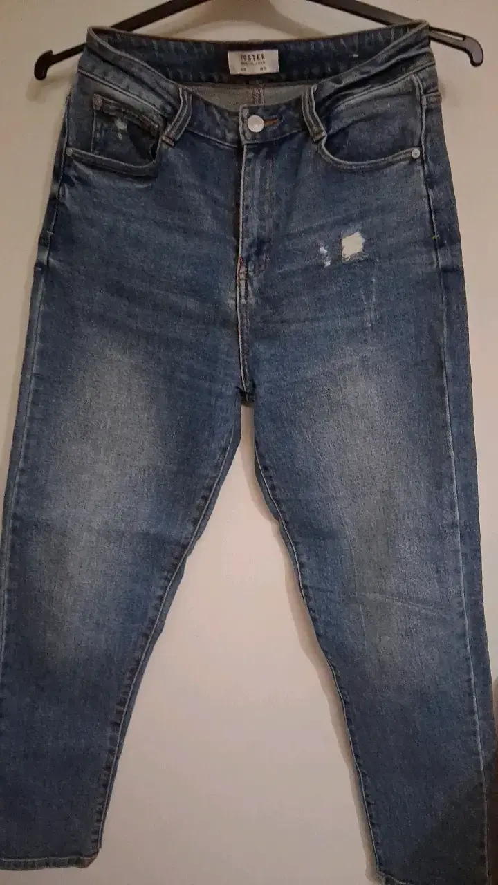 Jeans de mezclilla azul desgastados para mujer - 1