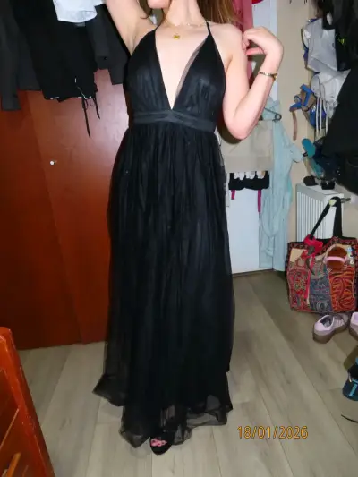 Vestido largo negro elegante con escote profundo - miniatura 1