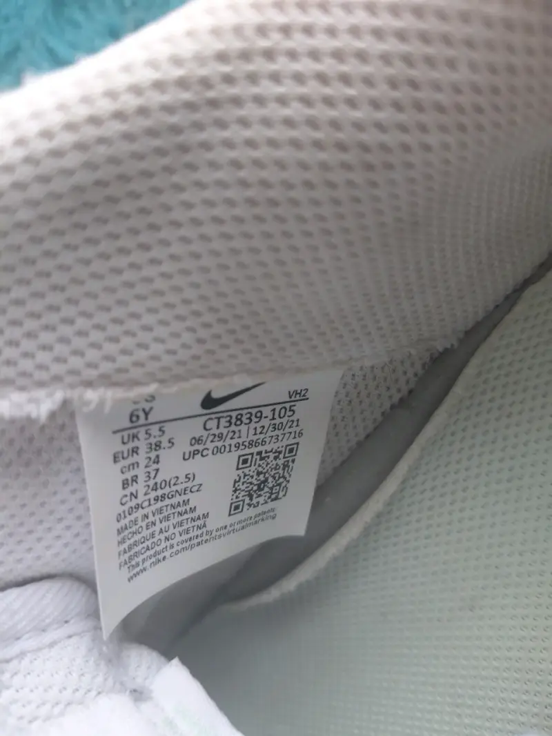 Zapatillas deportivas blancas nike con logo verde - 2