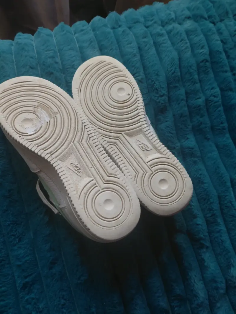 Zapatillas deportivas blancas nike con logo verde - 3