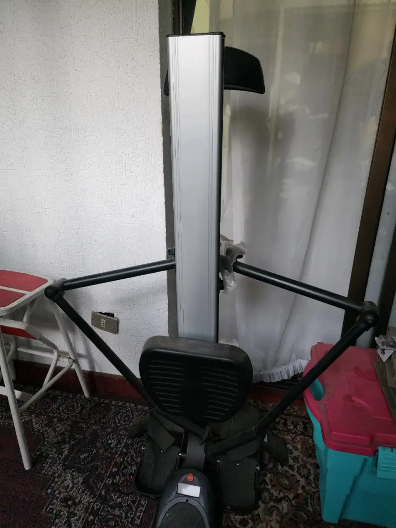 Máquina de ejercicios de remo plegable