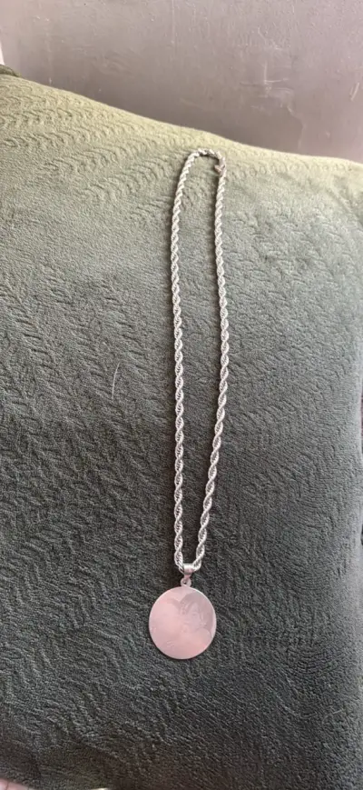 Cadena de plata con medallon grande - miniatura 2