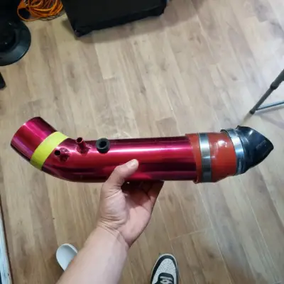 Tubo de admisión rojo para auto - miniatura 2