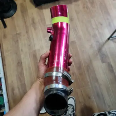 Tubo de admisión rojo para auto - miniatura 3