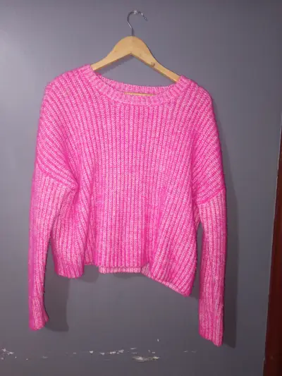 Suéter de punto grueso color fucsia para mujer - miniatura 2