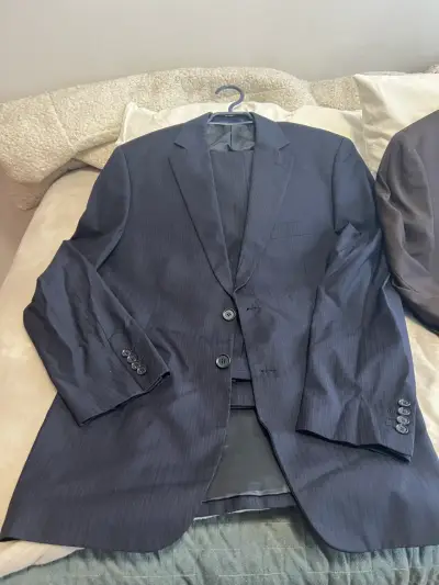 Traje formal de hombre en color gris - miniatura 4
