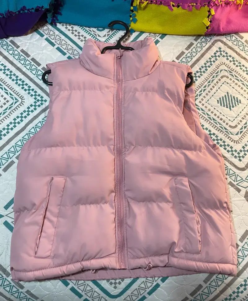 Chaqueta acolchada rosada sin mangas - 1