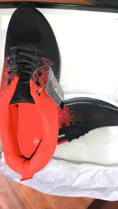 Zapatillas deportivas negras y rojas para hombre - miniatura 3