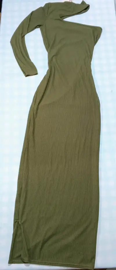 Vestido largo verde oliva ajustado - miniatura 1