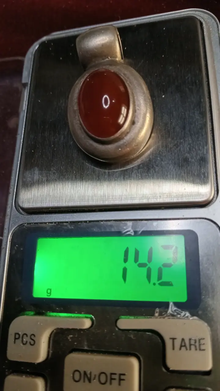 Colgante de plata con piedra roja