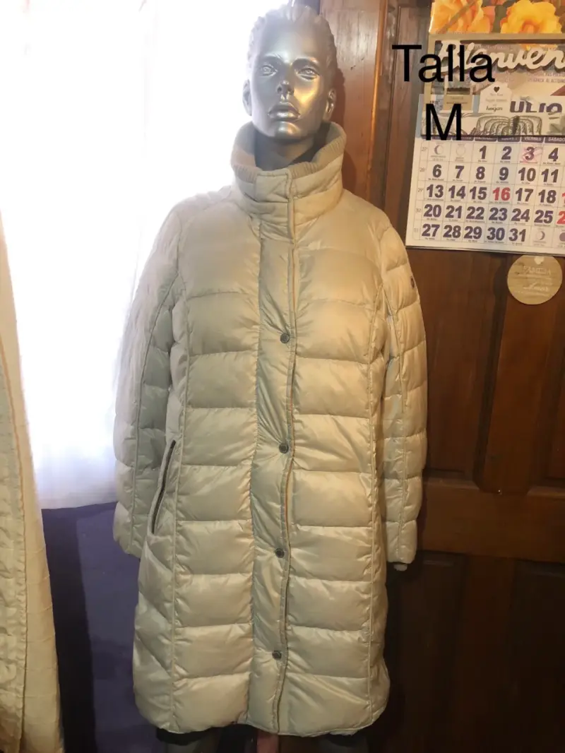 Abrigo largo acolchado beige talla M