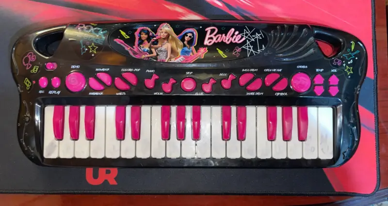 Teclado de juguete de Barbie. - 1