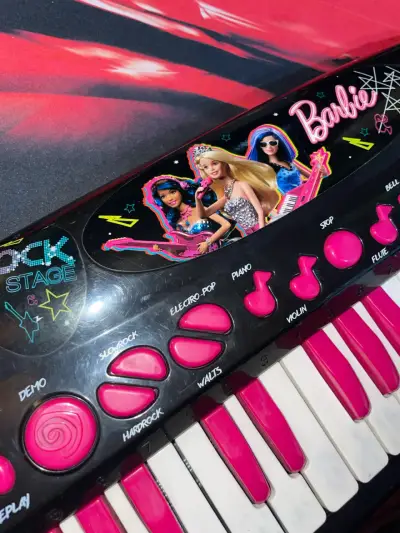 Teclado de juguete de Barbie. - miniatura 2