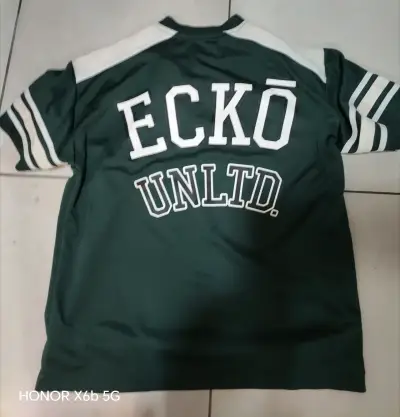 Polera deportiva verde Ecko Unltd con número 87 - miniatura 2