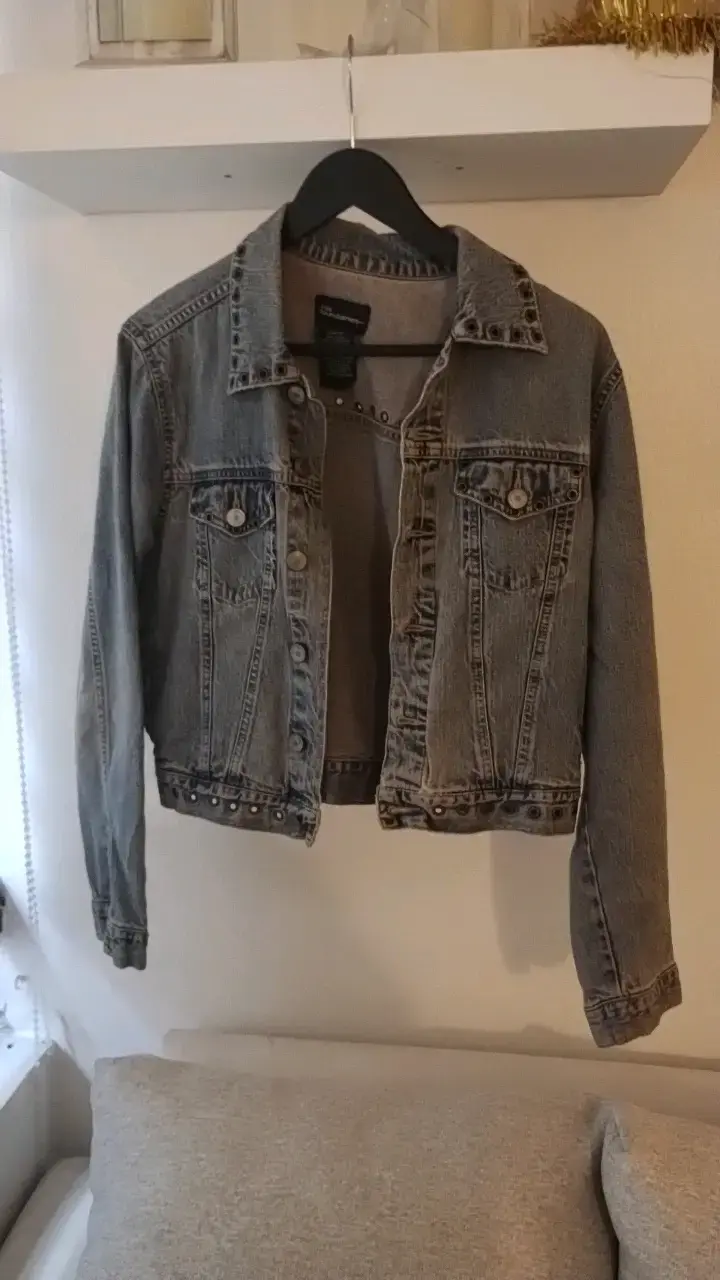 Chaqueta de mezclilla con tachas para mujer - 1