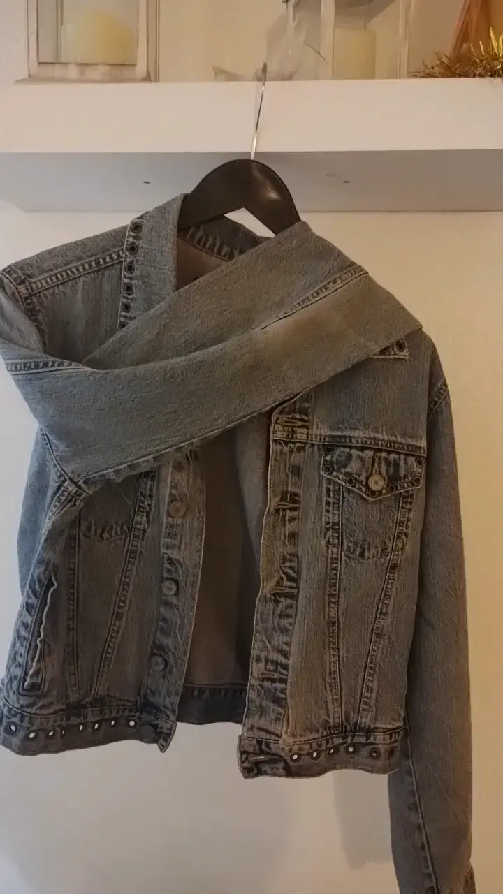 Chaqueta de mezclilla con tachas para mujer - 3